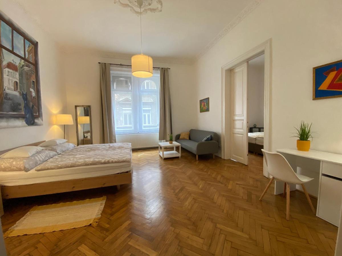 3 Bedrooms- Quarter Apartament
