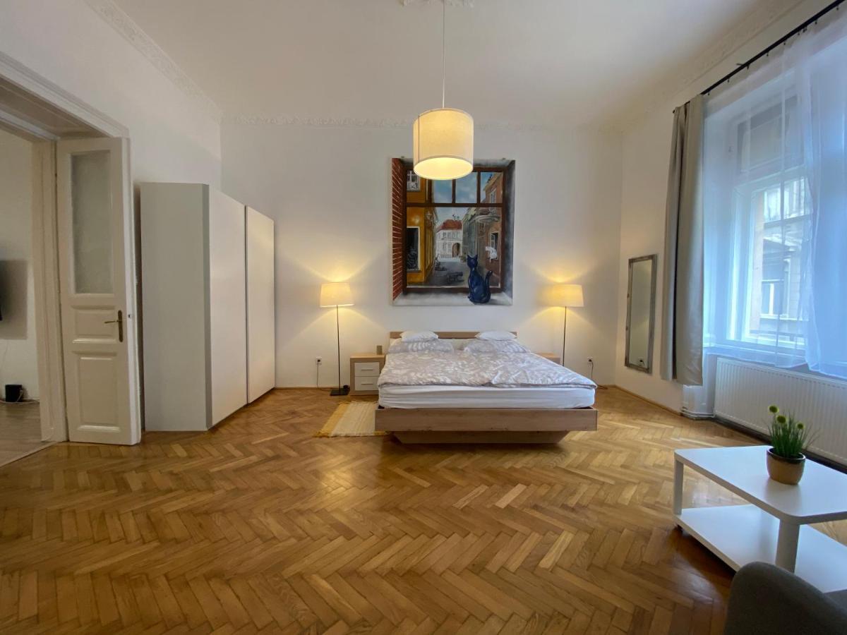 3 Bedrooms- Quarter Apartament